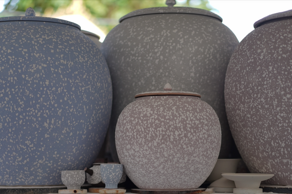What Is Sprayed Glaze Ceramic (and Why It Creates One-of-a-Kind Pieces)