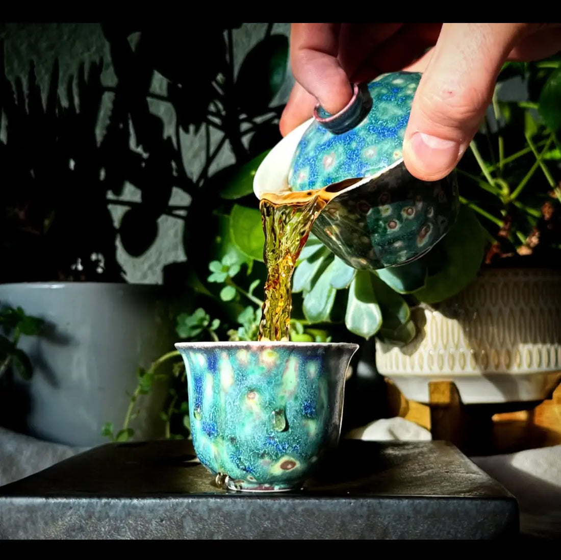 Glazara Elemental Gaiwan Ercai style brewing on tea tray photography by TheOolongDrunk