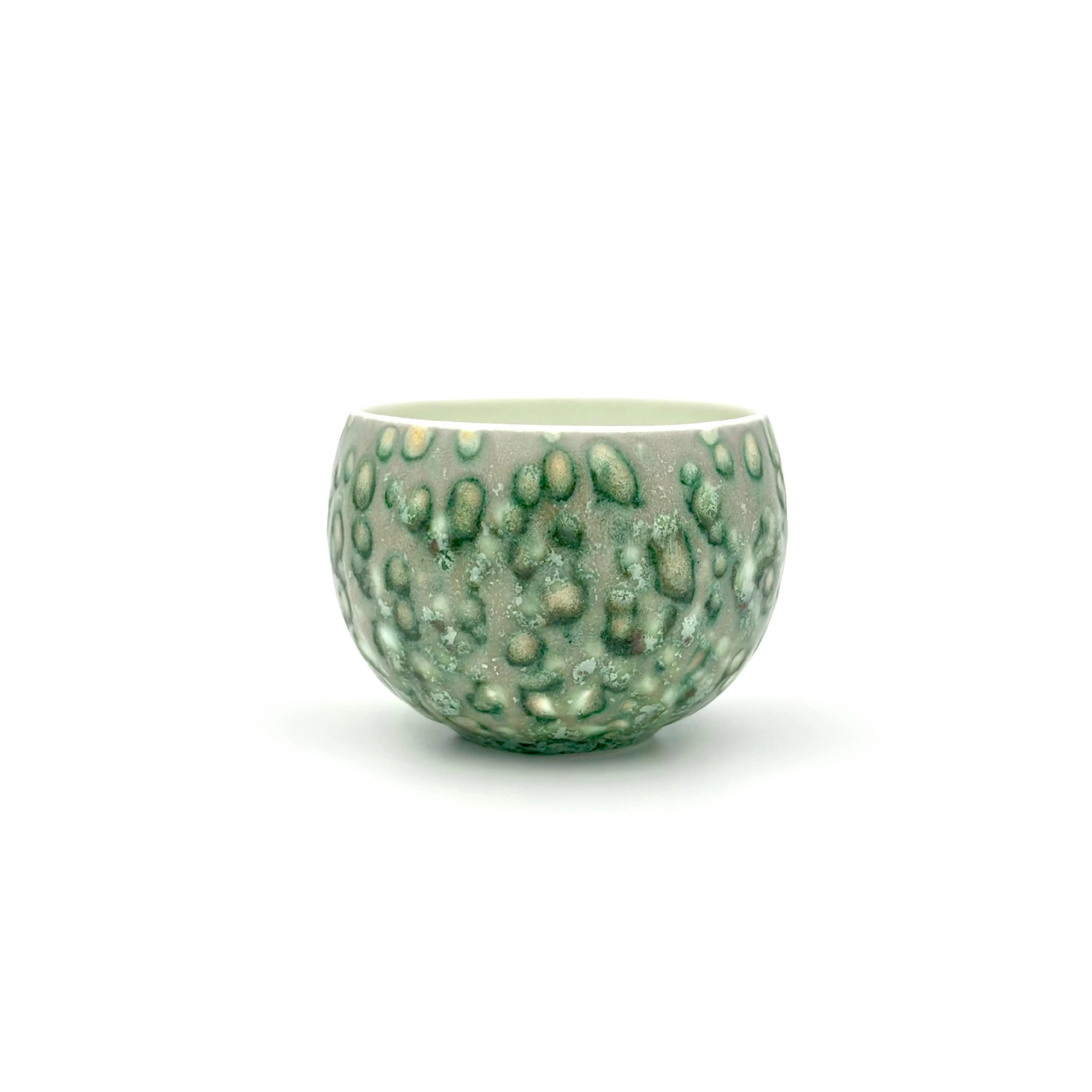 Elevated front angle of the Glazara Emerald Current Matcha Latte Cup showing the inner wall. Highlights the high-gloss finish and the seamless curvature from the deep green exterior to the smooth interior, ensuring an easy pour and clean finish.