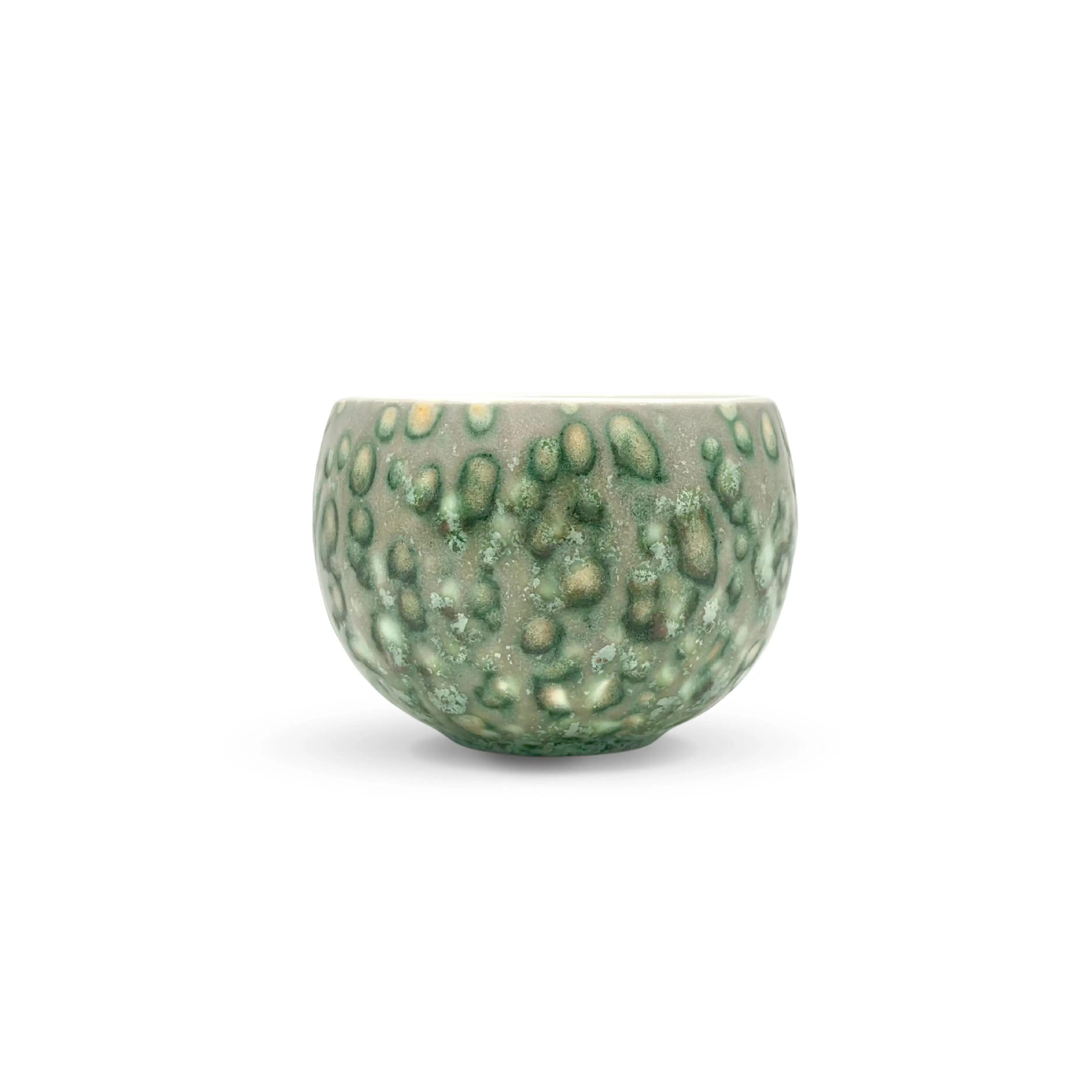 Front profile of the artisan Glazara Emerald Current ceramic matcha latte cup, featuring an elegant, wave-like green glaze crafted for the perfect home-café matcha experience.