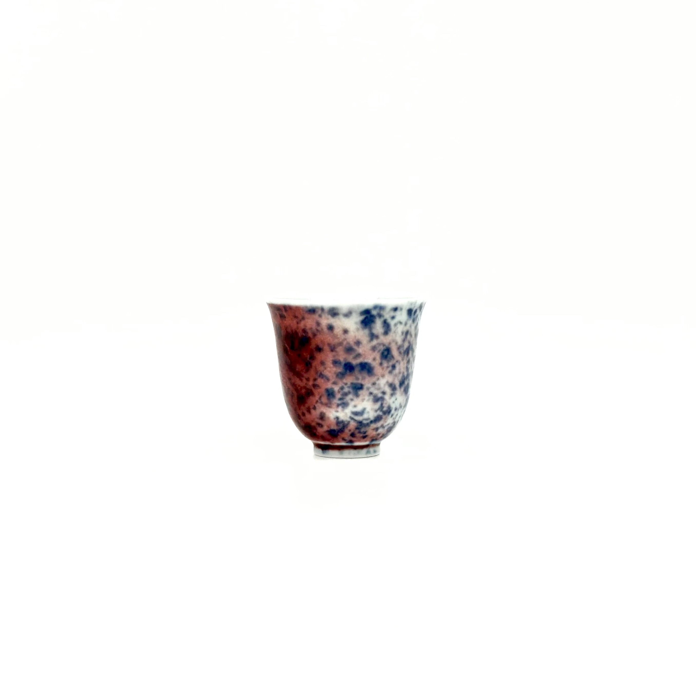 Front view of the 30ml Glazara Montorgueil porcelain tasting teacup, featuring a vibrant red and blue glaze inspired by Claude Monet's art, designed for Gongfu tea rituals.