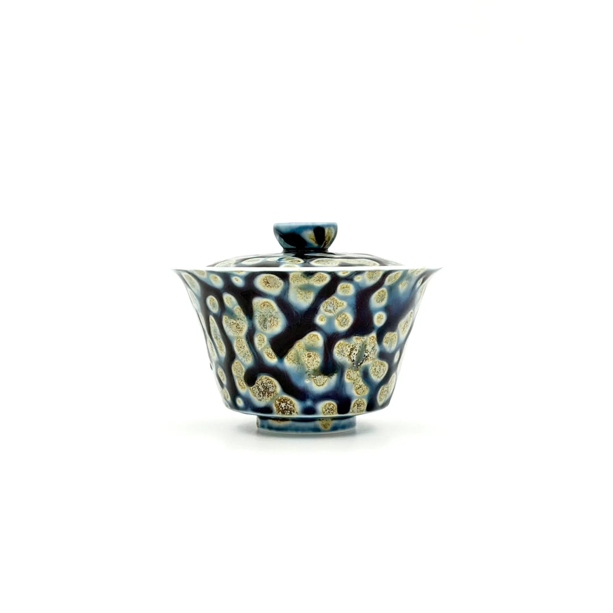 Porcelain gaiwan with minimalist pattern on a white background