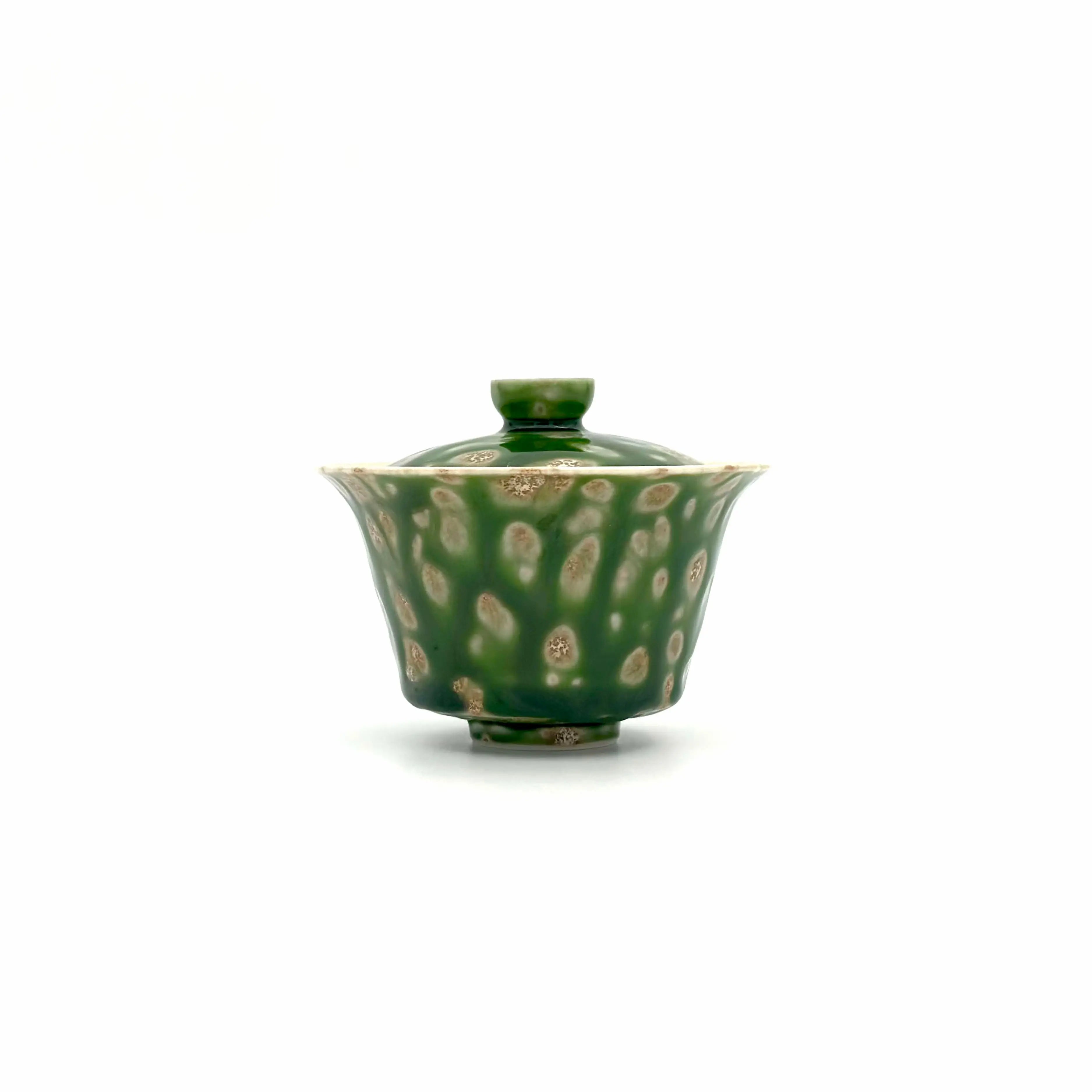 Front profile of the 90ml Glazara Spring Willow Elemental Gaiwan, featuring a fresh, vibrant green ceramic glaze designed for traditional Gongfu tea brewing.