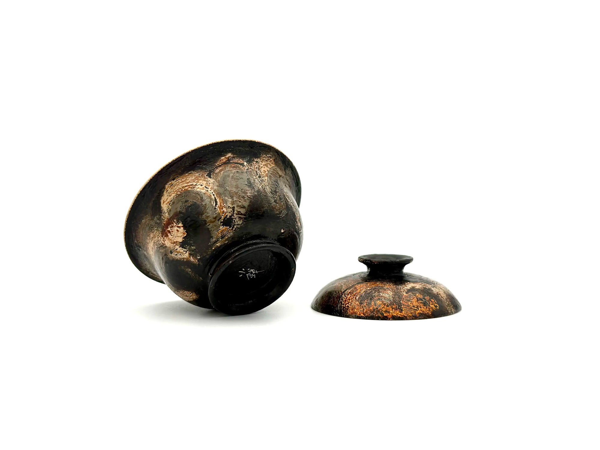 Artisan signature on the bottom of the Midnight handmade lacquer gaiwan.